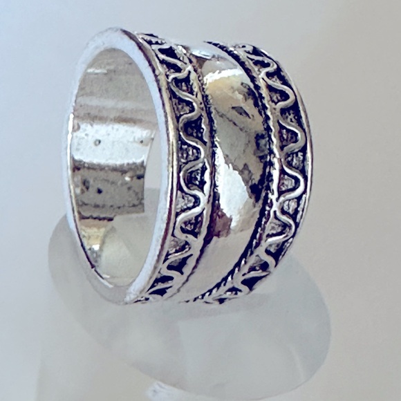 Brand New Concave Personality Fashion Ring. - Picture 5 of 9